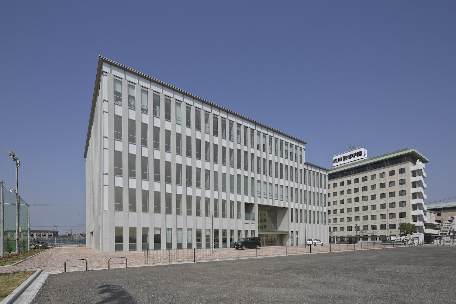 1.岐阜聖徳学園大　看護学部棟